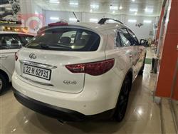 Infiniti Q70